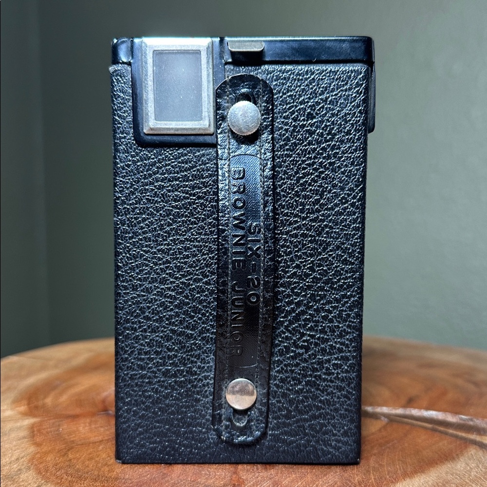 KODAK Six-20 Brownie Junior Art Deco Camera W/ MYSTERY FILM! - Picture 7 of 16